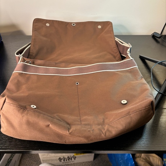 Vintage Lacoste New City Casual Brown/Tan messenger bag EUC 11.5" x 15.7" x 5” - Picture 2 of 12